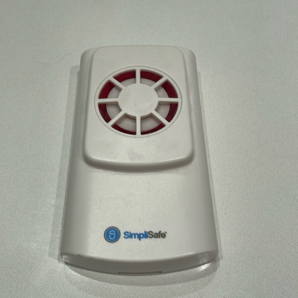 SimpliSafe Security Bundle: Siren, Motion and Entry Compatible w/ Orig. System - Picture 2 of 7